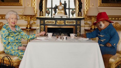 Miś Paddington i Elżbieta II