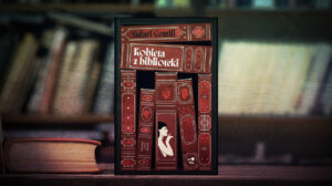 Kobieta w bibliotece